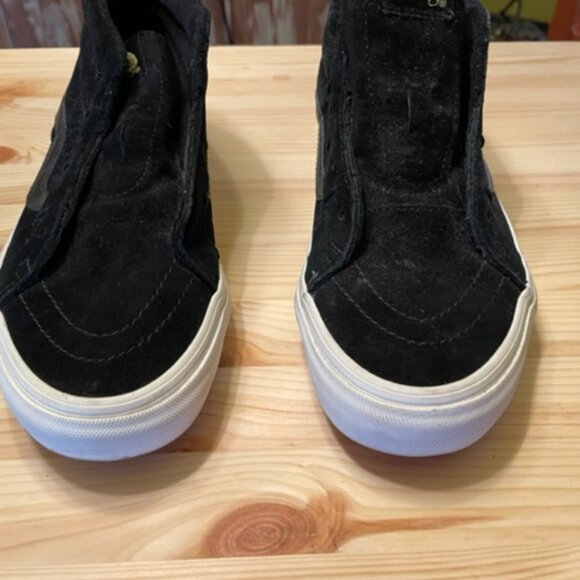 Vans Off The Wall black suede sneakers Men\'s 8 Women\'s 9.5, never worn